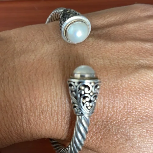 Sterling Silver /18k stamped twisted cable bangle 3mm with fresh water pearl - Picture 5 of 11